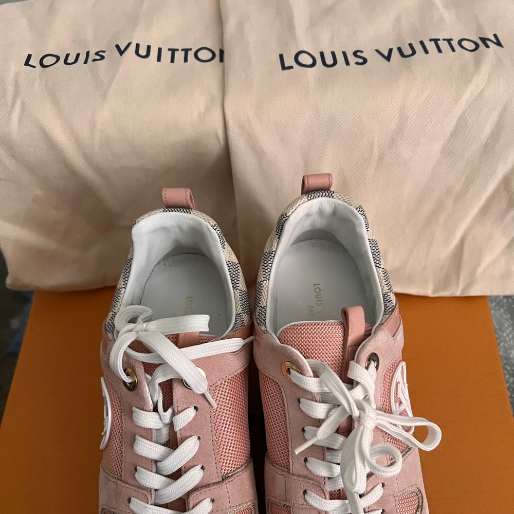 LOUIS VUITTON SNEAKERS